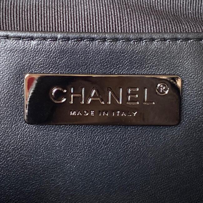 CHANEL el24C和AS4579系列：五角星包和金色双肩包，最新款式赏析