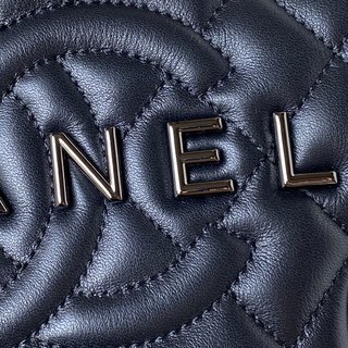 CHANEL el24C和AS4579系列：五角星包和金色双肩包，最新款式赏析